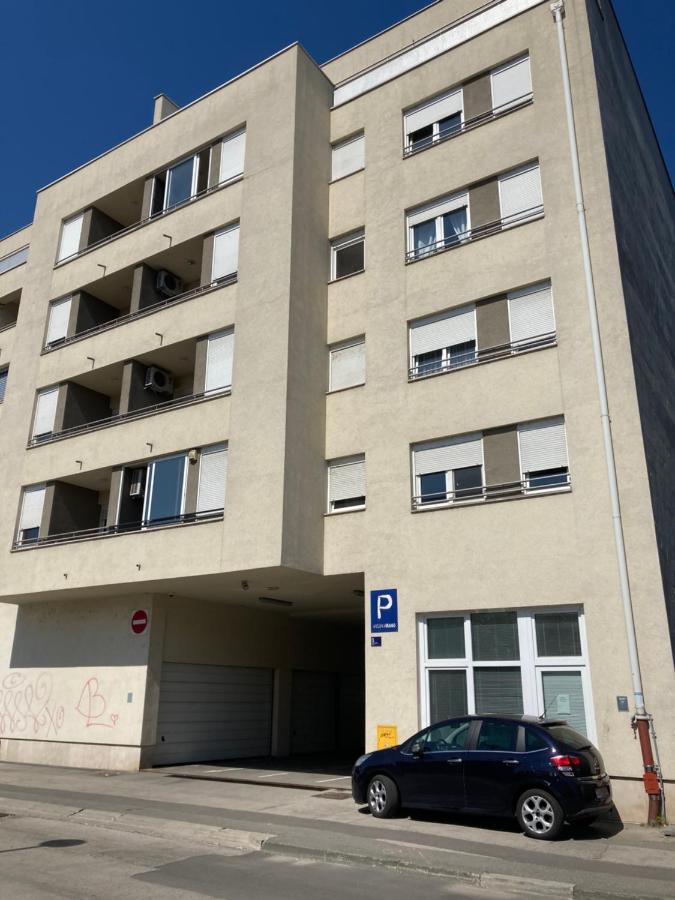 Apartment Maris - Free Parking Zagreb Exterior photo